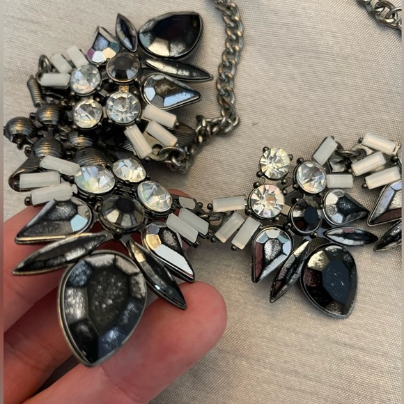 Set of 2 well loved sparkly costume jewelry necklaces - Picture 5 of 5